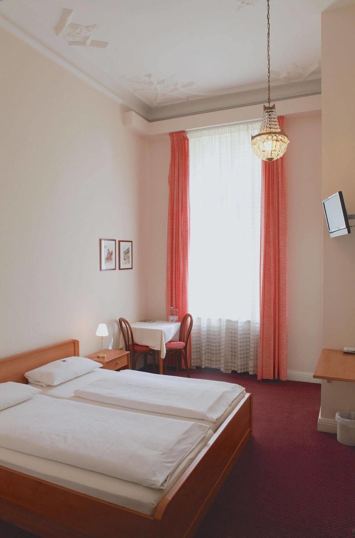 Hotel Pension Fasanenhaus Берлин Экстерьер фото