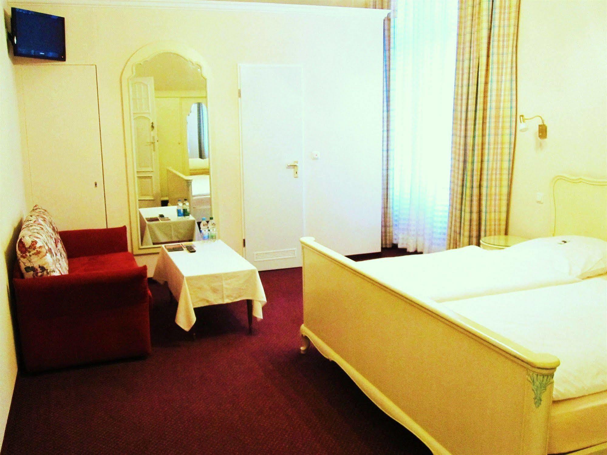 Hotel Pension Fasanenhaus Берлин Экстерьер фото