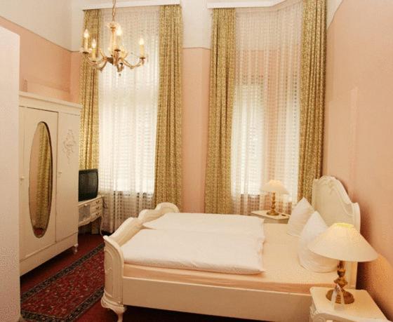 Hotel Pension Fasanenhaus Берлин Экстерьер фото